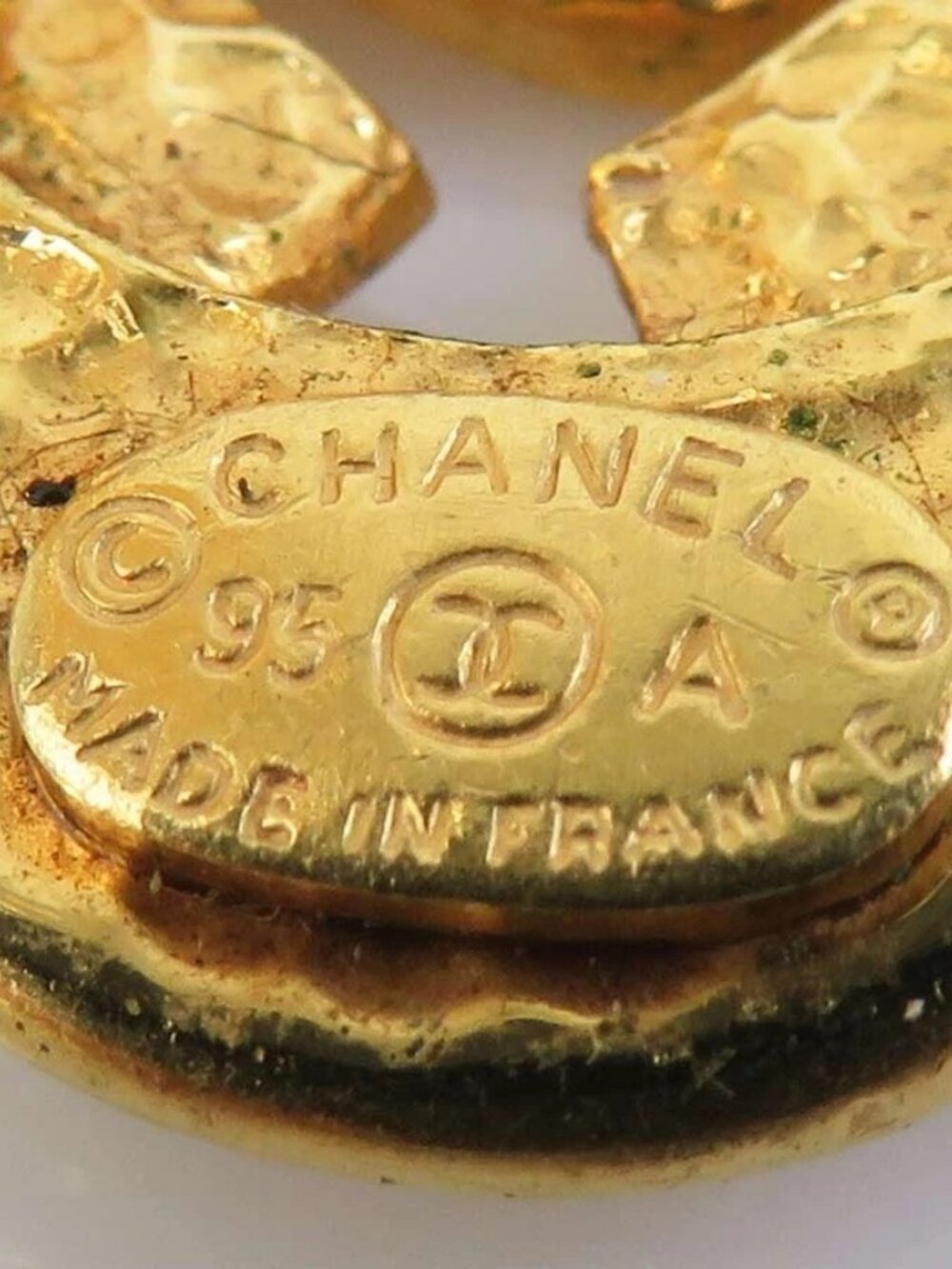 Auth CHANEL Vintage CC Logo Clip on Earrings Gold Metal - Picture 7 of 8